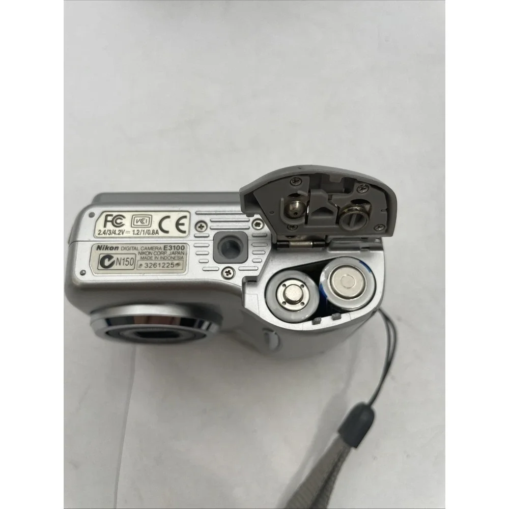 Nikon COOLPIX 3100 3.2MP Digital Camera 3X Optical Zoom +Battery+SD Card+Case